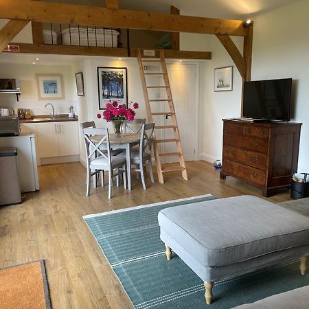 Stunning Cabin With Incredible Views Near Goodwood Rogate Eksteriør billede